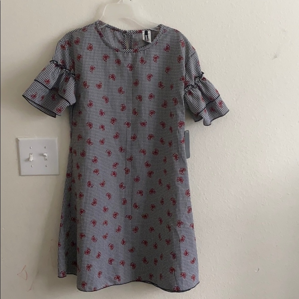Girls simple dress, it’s size L